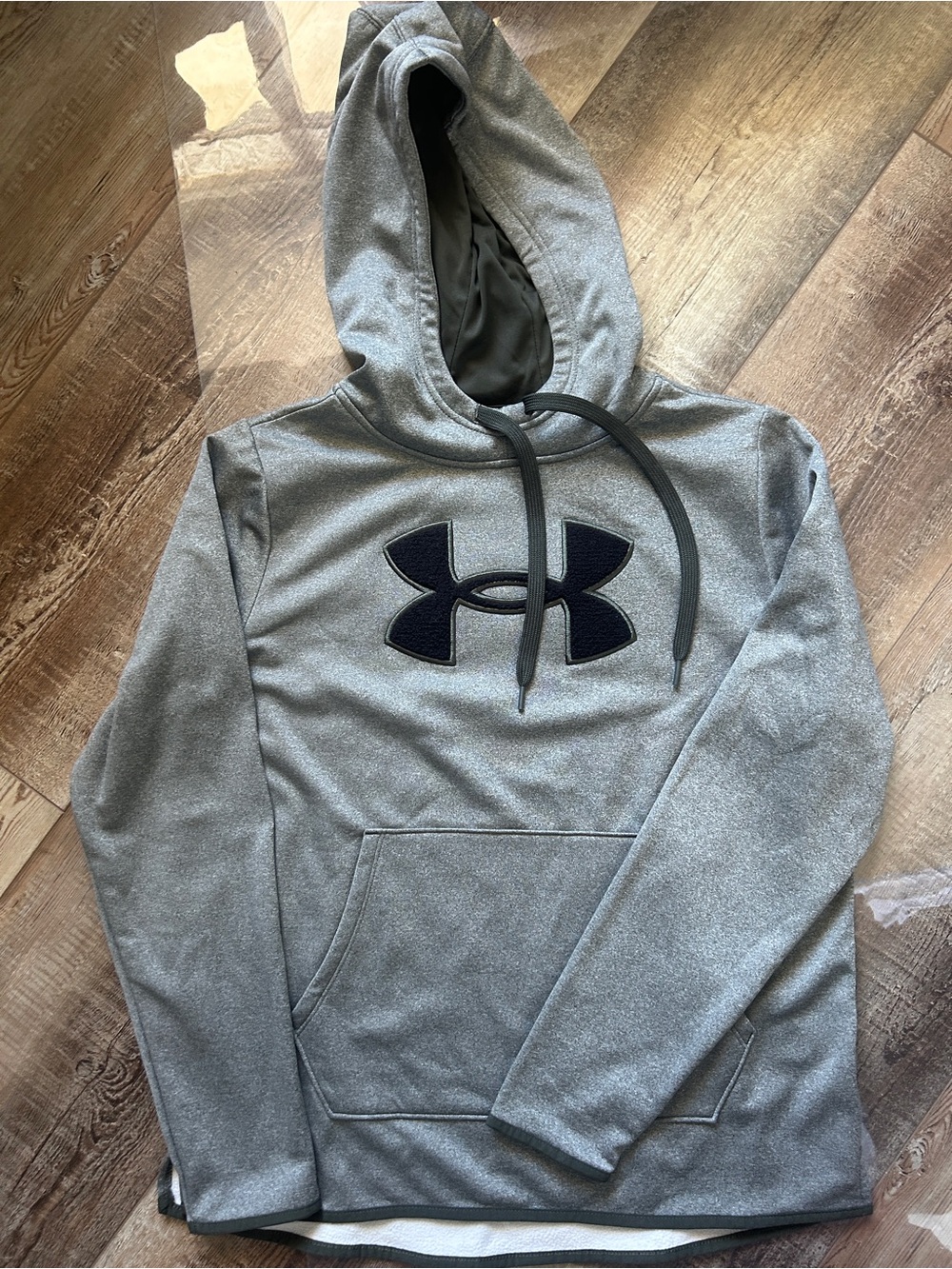 NWOT Under Armour Women’s Loose Pullover Sweatshirt Gray Black Fuzzy Logo (L)